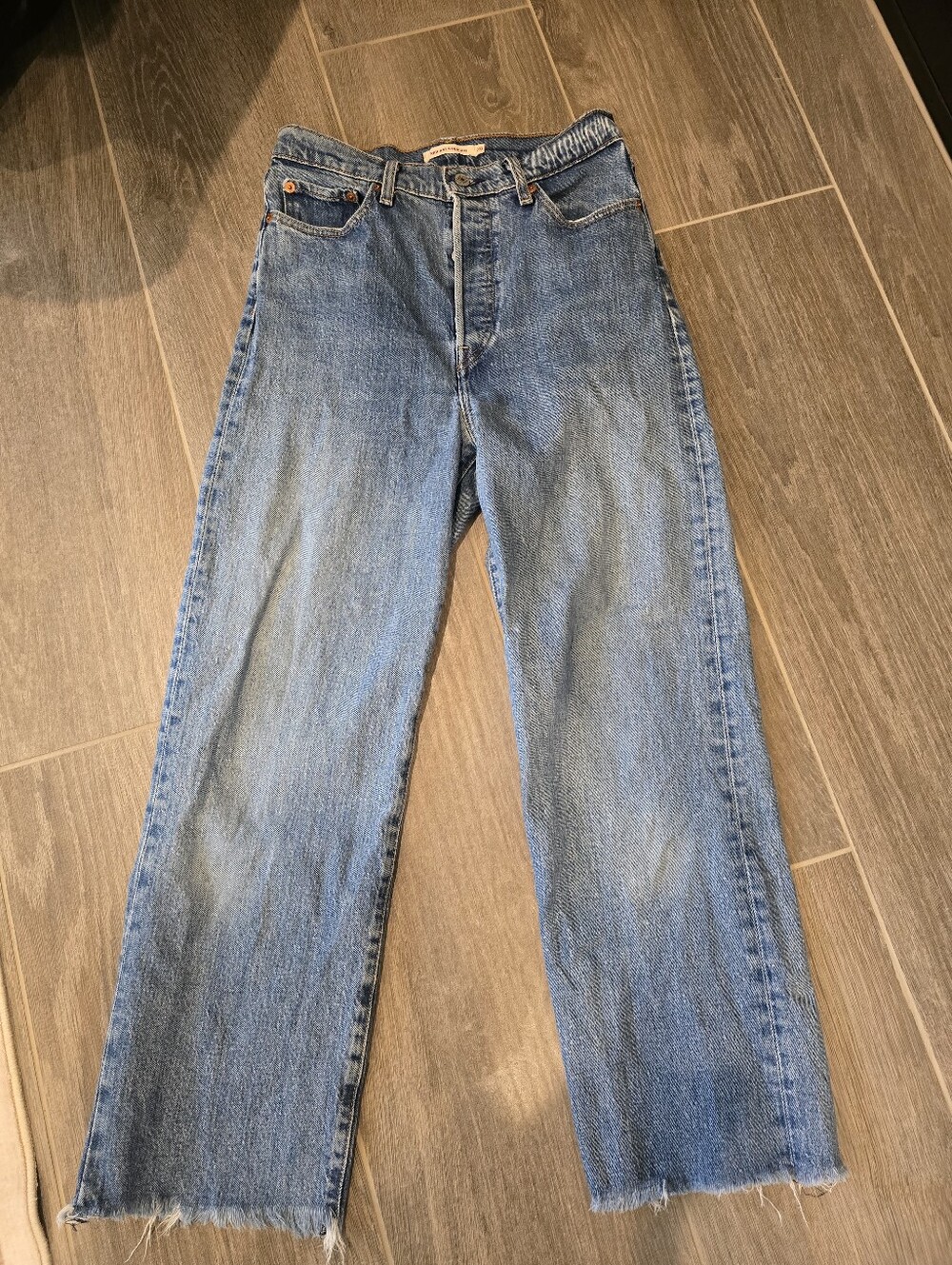 Levi's Premium Denim Ribcage Straight With Raw Hem
